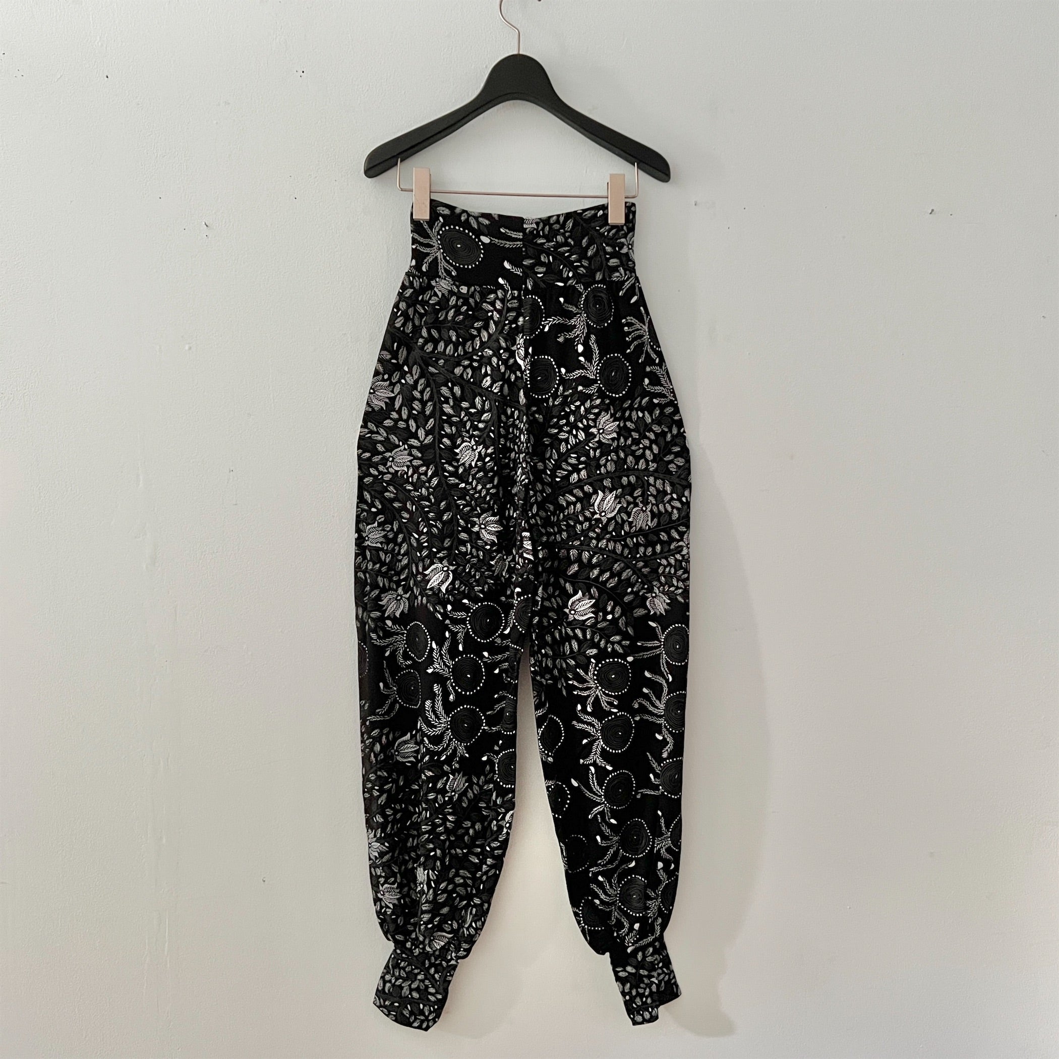 juana de arco ホアナデアルコ　アラジンパンツ juana de arco ホォアナデアルコ アラジンパンツ ヨガパンツ - メルカリ