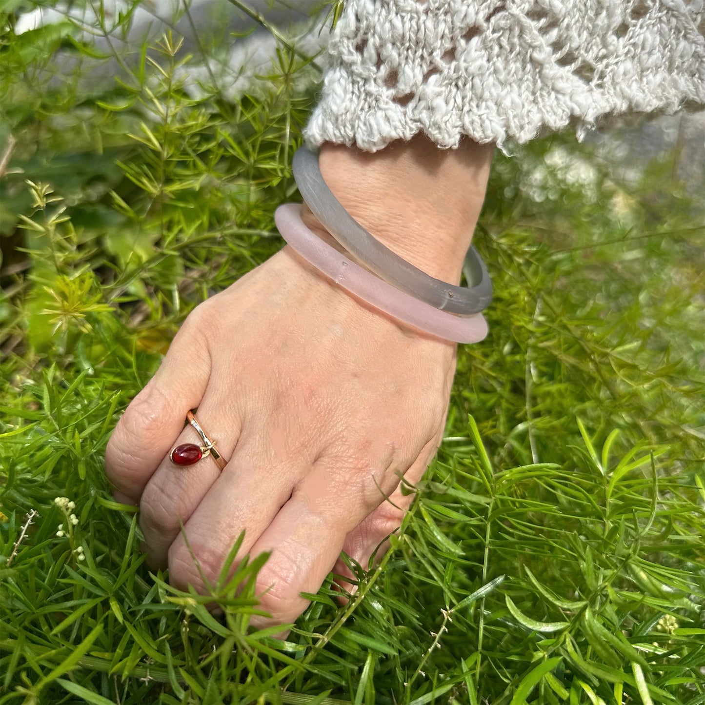 【helena rohner】resin-3D bangle with silver dot_sakura