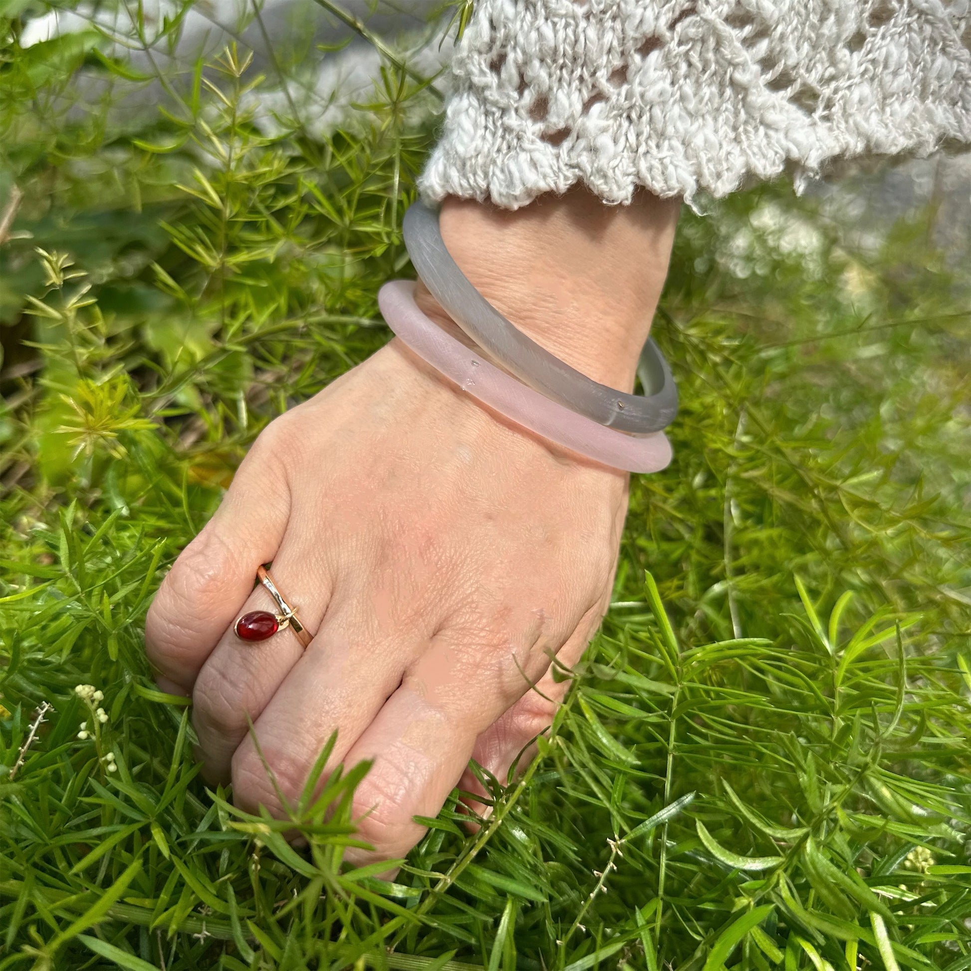 【helena rohner】resin-3D bangle with silver dot_sakura