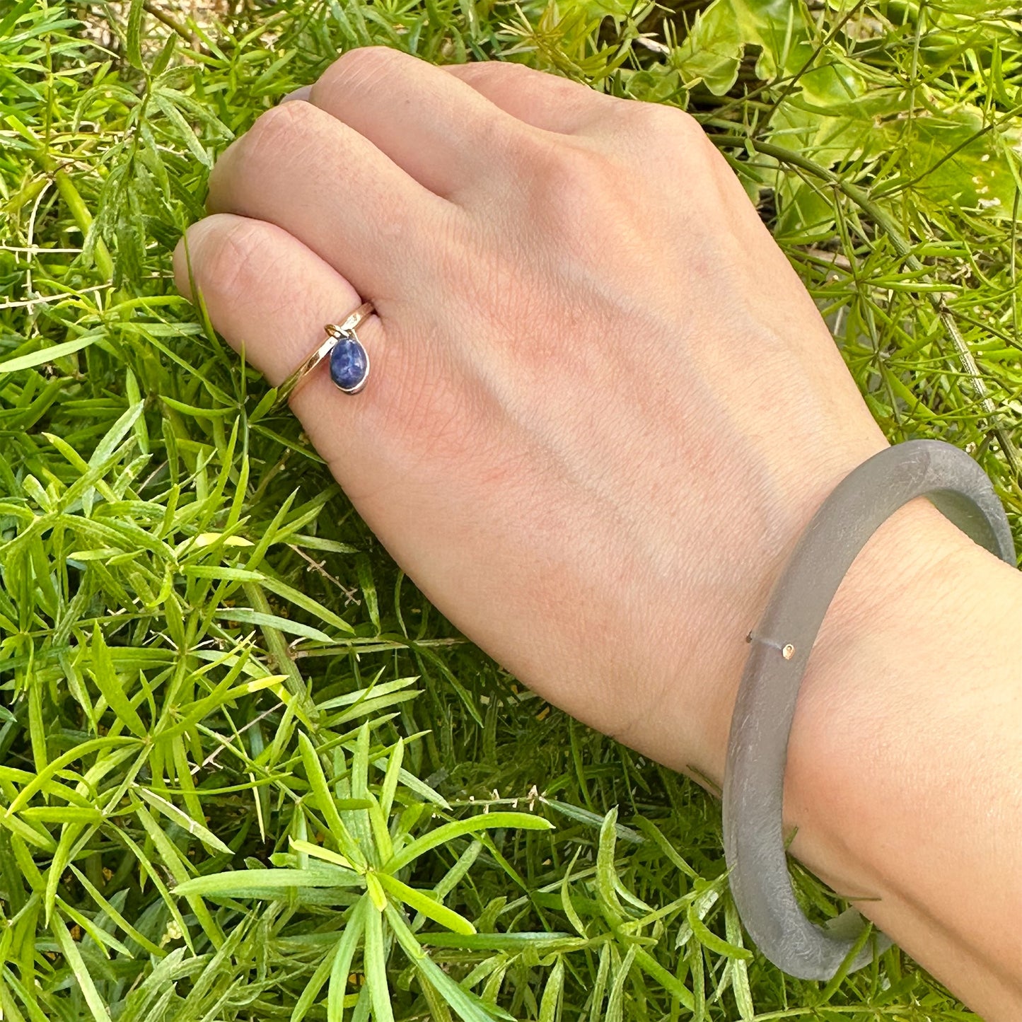 【helena rohner】resin-3D bangle with silver dot_sakura