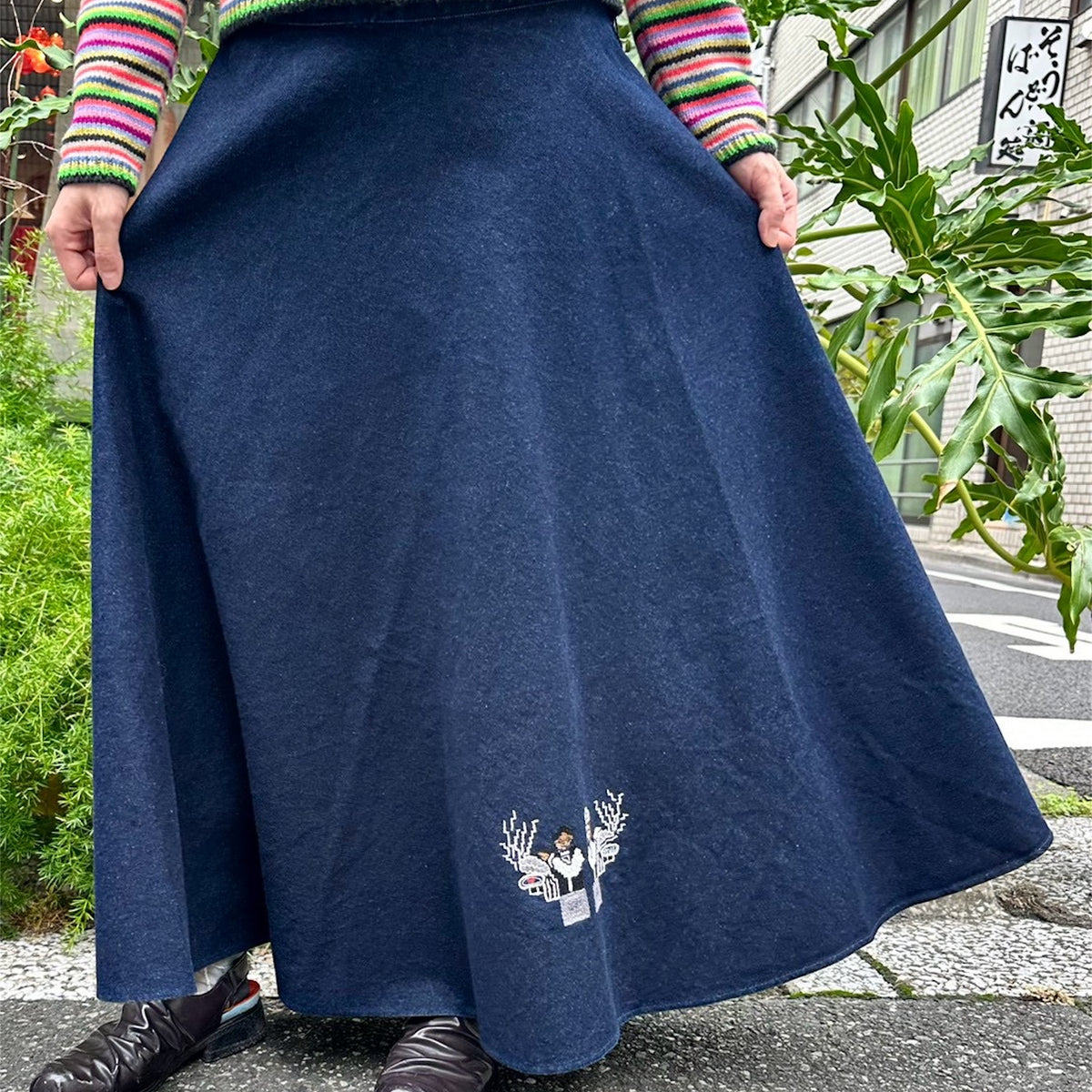 【Mii Collection】Hand Embroidered Denim Lomg Skirt #106