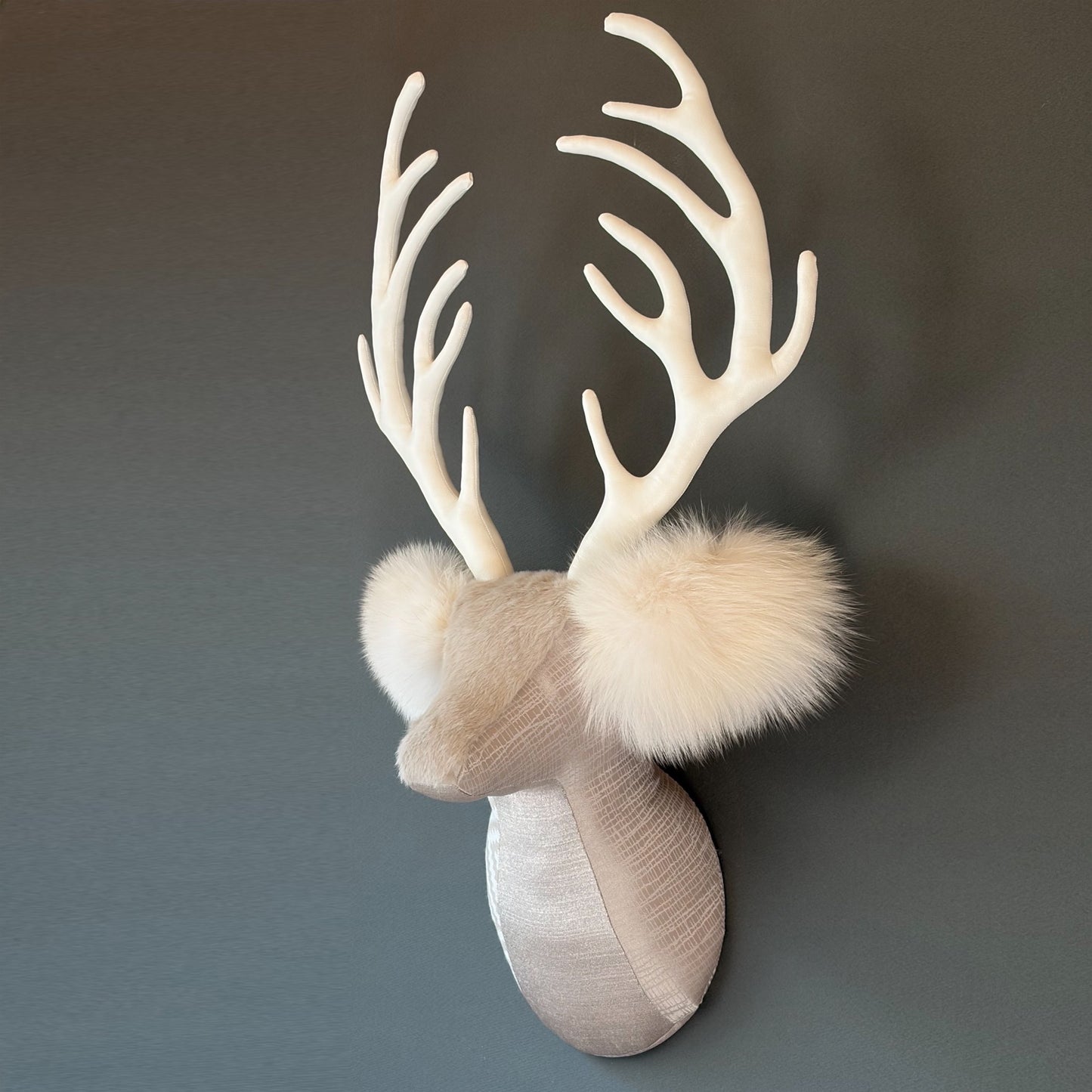 【都築まゆ美】Fabric trophy Interior textile - white 1