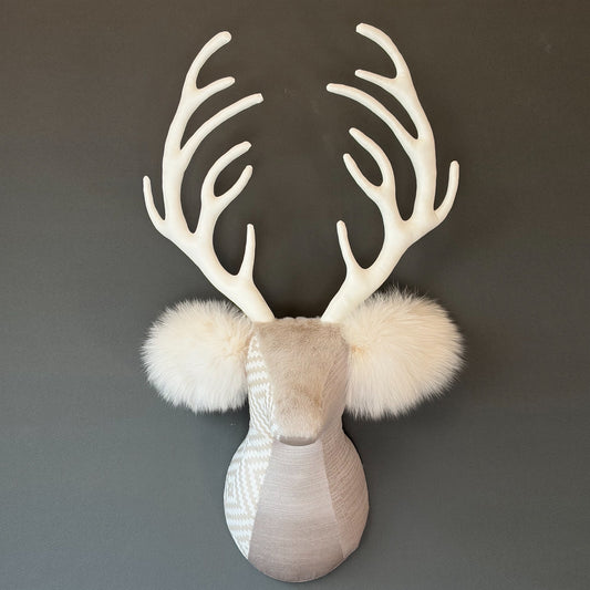 【都築まゆ美】Fabric trophy Interior textile - white 1