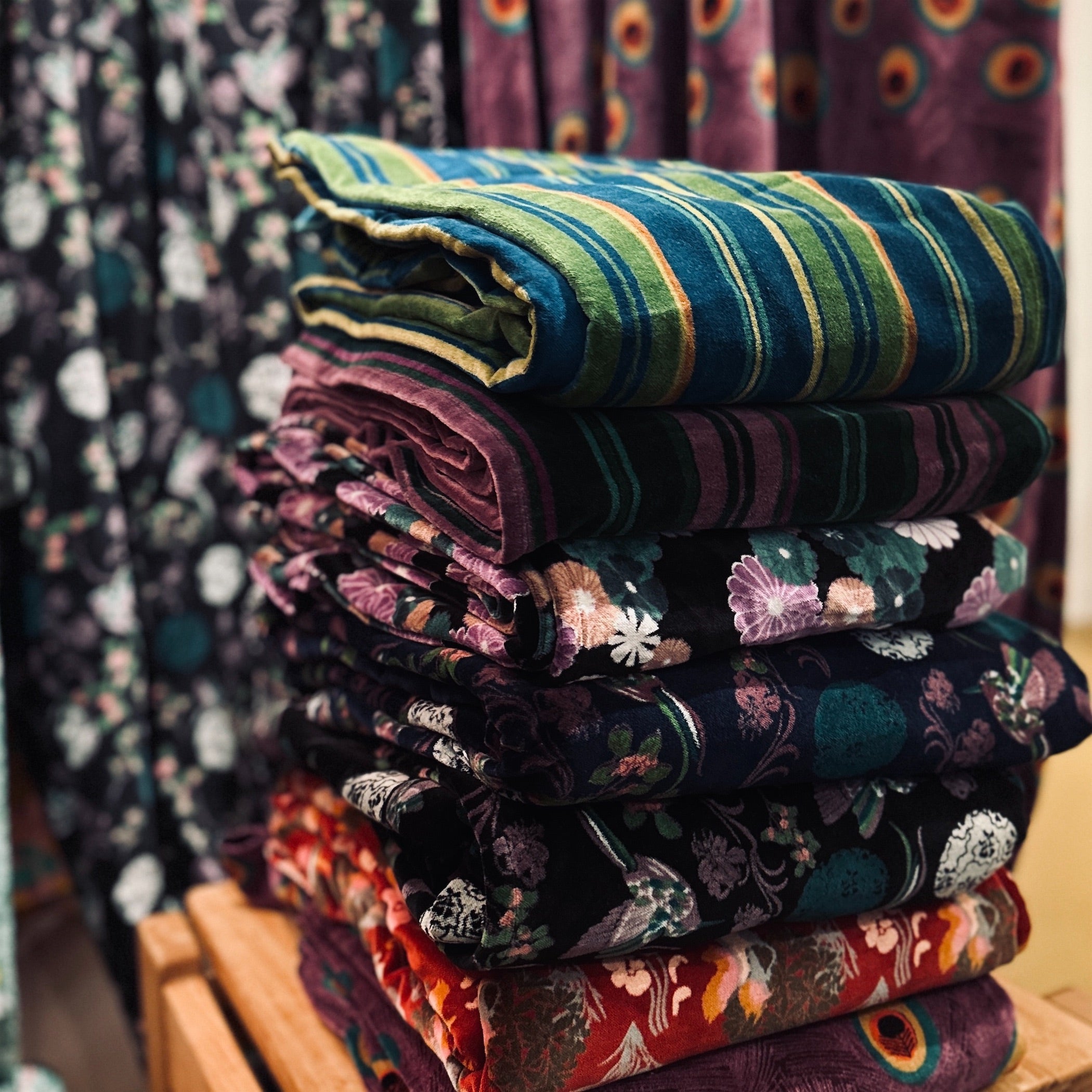 Les touristes カーテン Les Touristes】ベルベットカーテン | フィールシーン / FEEL SEEN