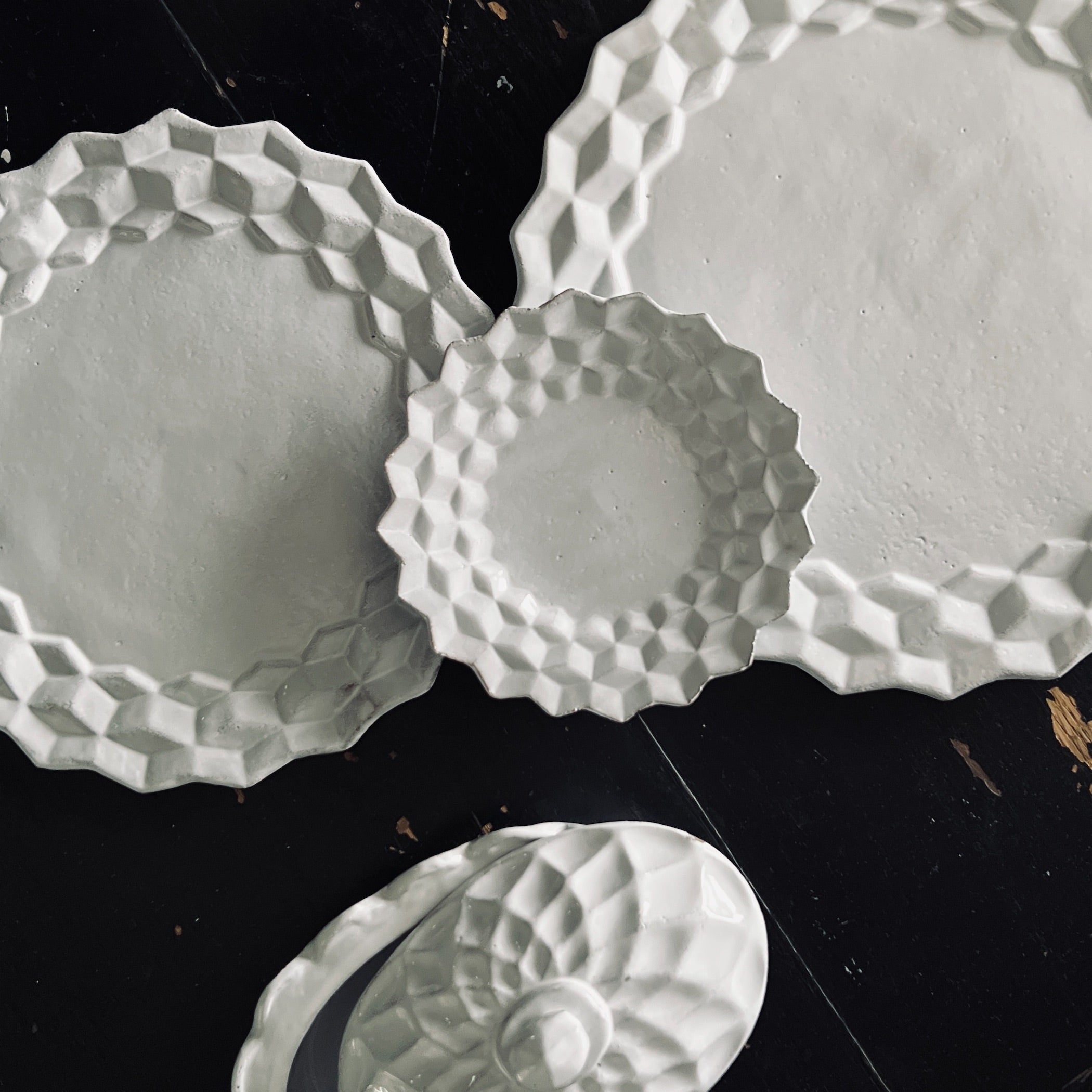 【未使用】Astier de Villatte Cube ソーサー 14cm♡ Astier de Villatte】Cube ソーサー | フィールシーン / FEEL SEEN