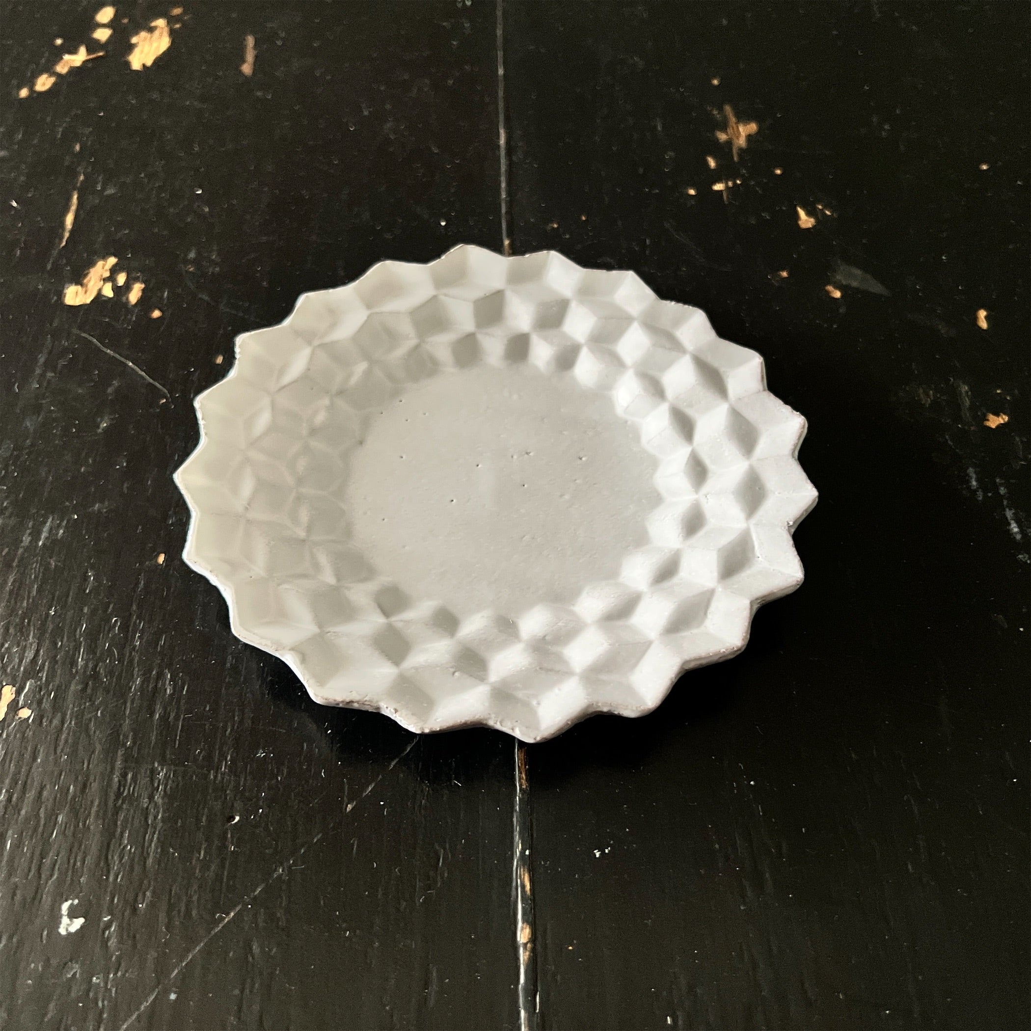 【未使用】Astier de Villatte Cube ソーサー 14cm♡ Astier de Villatte】Cube ソーサー | フィールシーン / FEEL SEEN