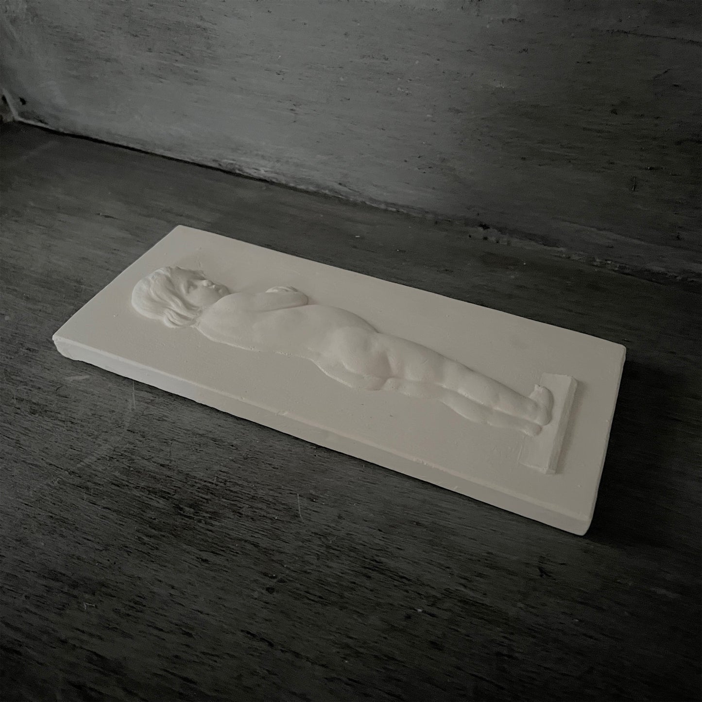 【La Soufflerie】石膏レリーフ Baby Debout