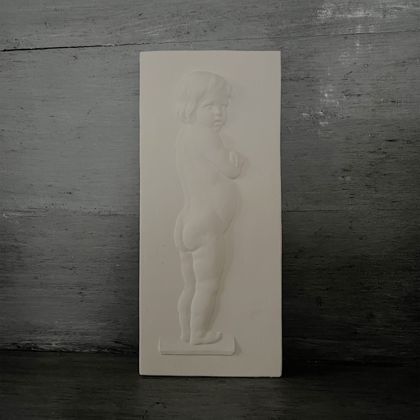 【La Soufflerie】石膏レリーフ Baby Debout