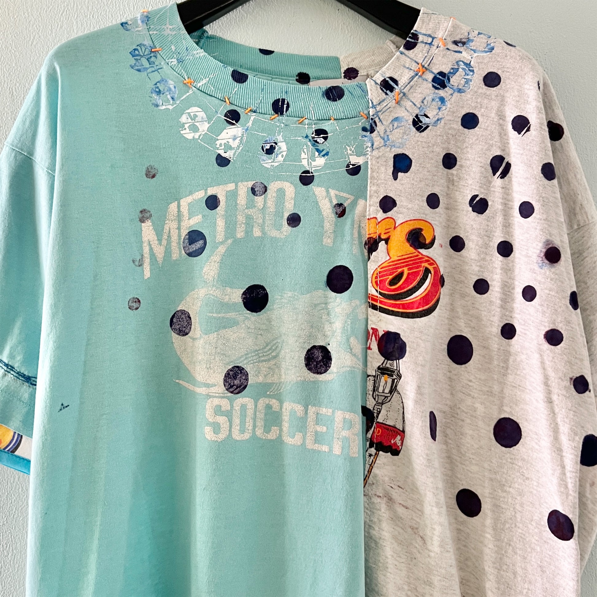 【nisai】古着解体再構築の水色と水玉のTシャツ R002