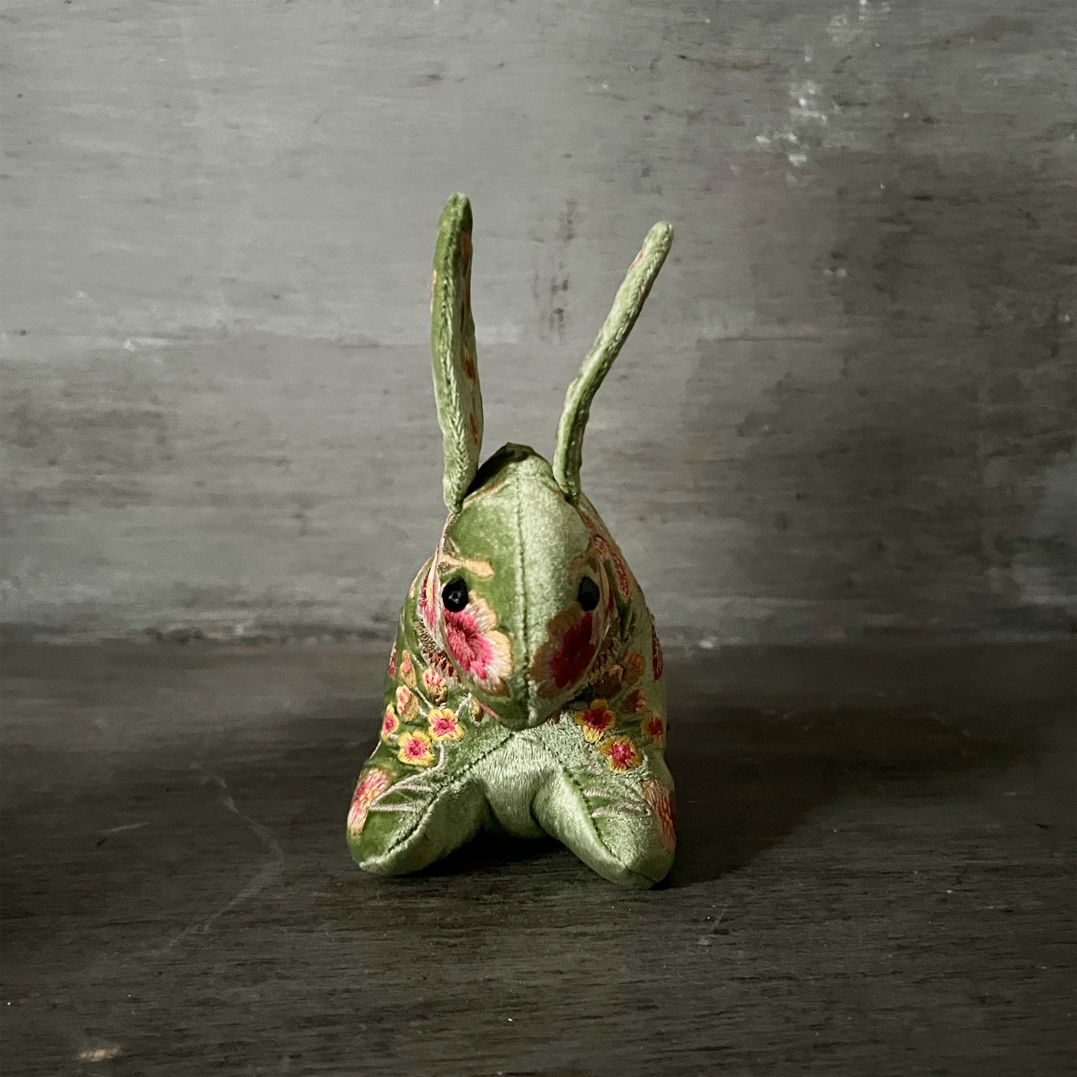 Anke Drechsel】シルクベルベット Bunny_Emerald | フィールシーン