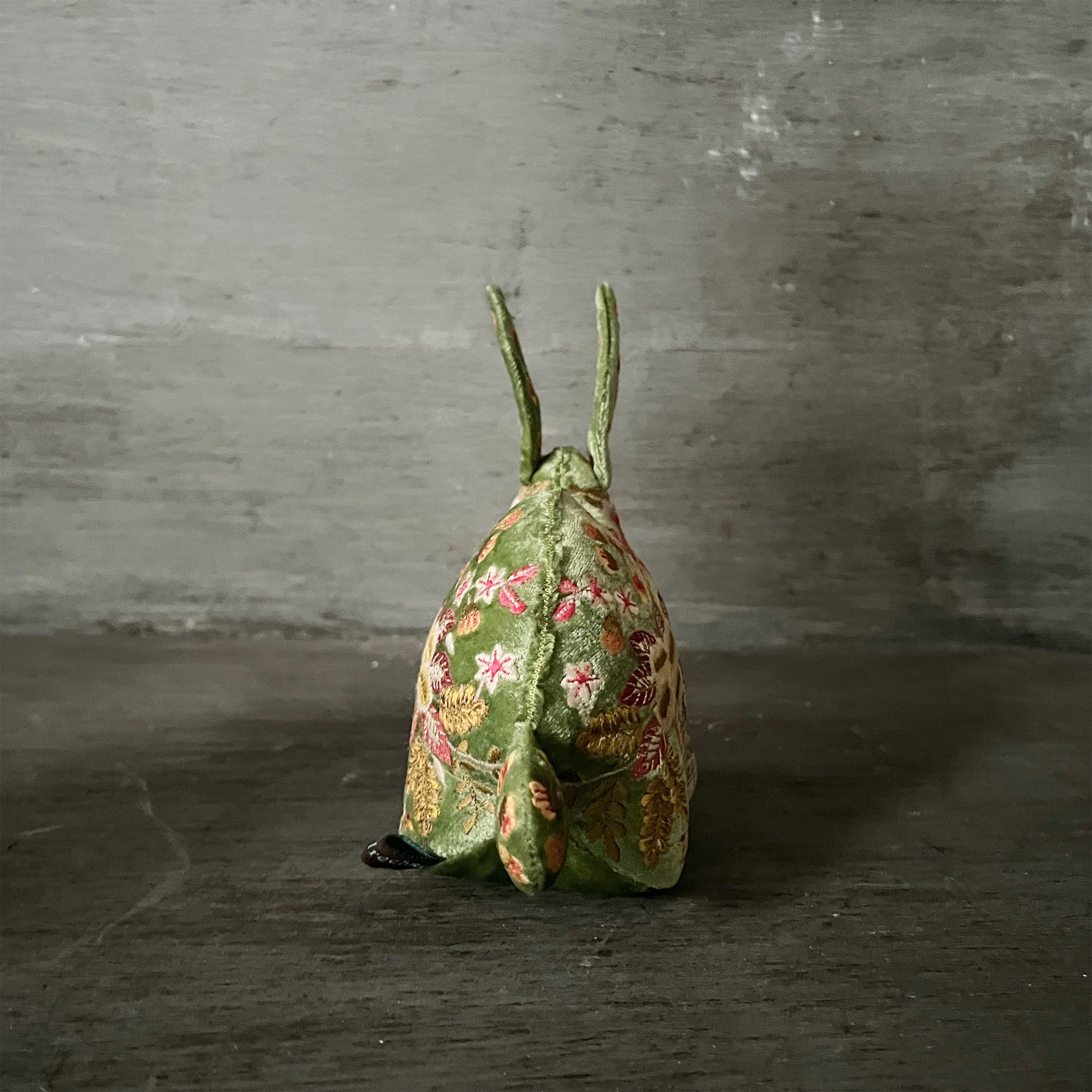 Anke Drechsel】シルクベルベット Bunny_Emerald | フィールシーン